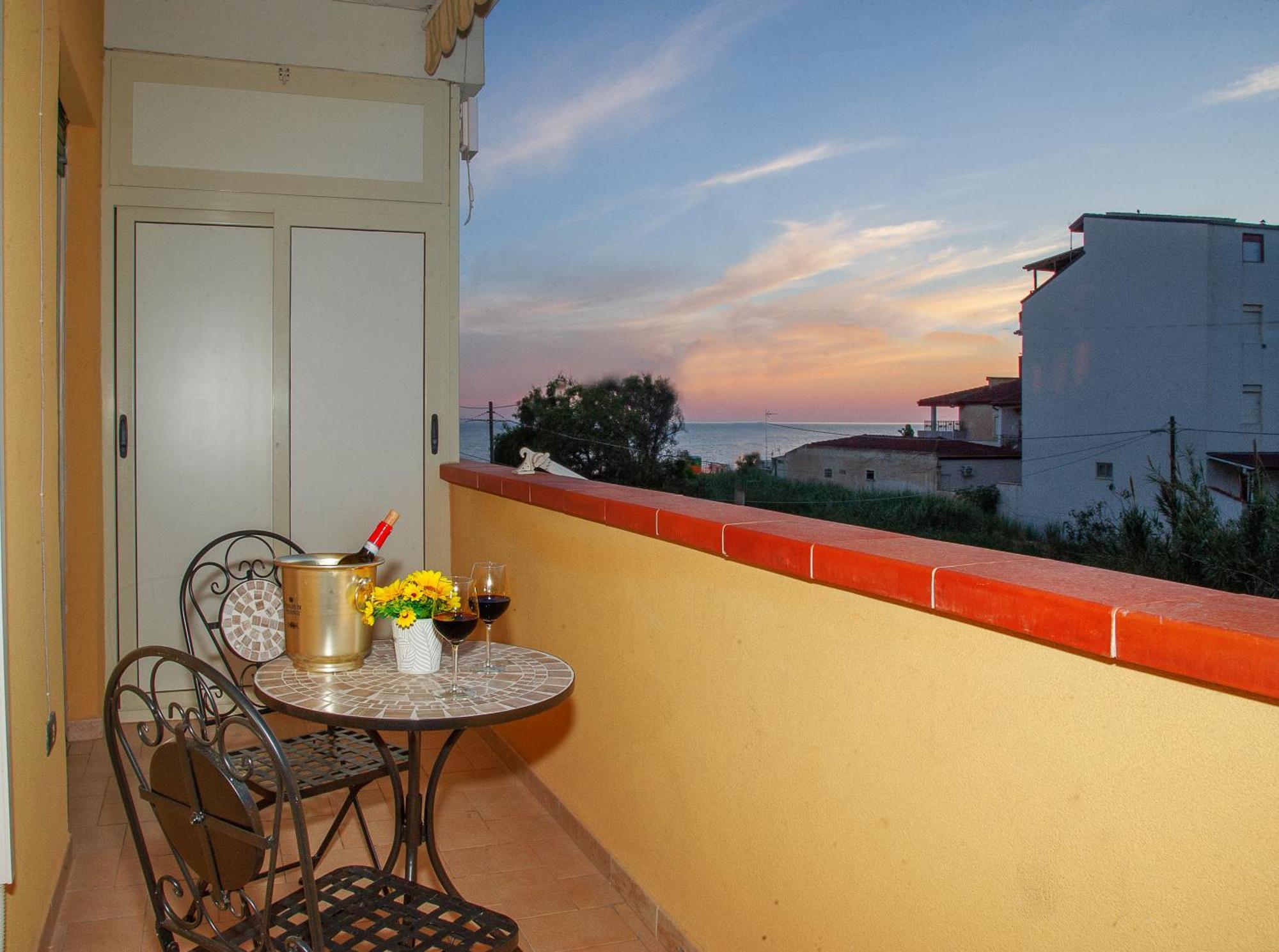 Sea Sunset Apartment Сан Леоне Екстериор снимка